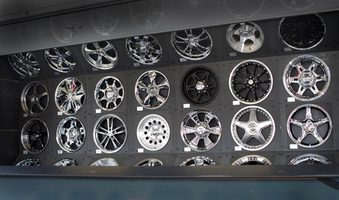 
The Best Glues to Use on a Hubcap Center	