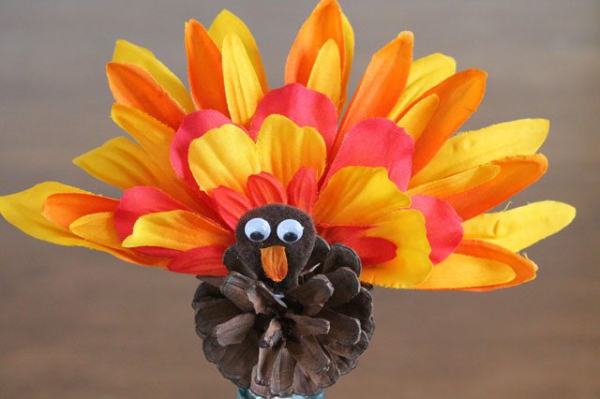 
How to Make a Pinecone Turkey Craft	