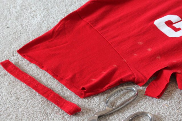 
How to Cut & Tie the Sides of a T-Shirt for Kids	