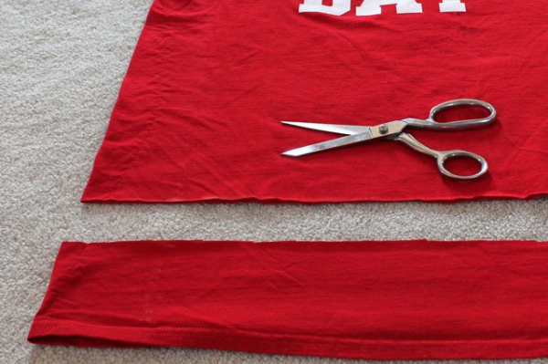 
How to Cut & Tie the Sides of a T-Shirt for Kids	